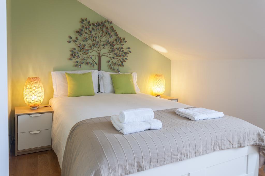 Contemporary Lisbon Apartment In Historical Chiado Esterno foto