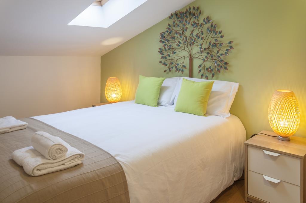 Contemporary Lisbon Apartment In Historical Chiado Esterno foto