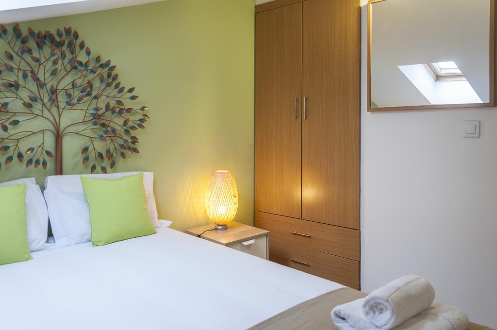 Contemporary Lisbon Apartment In Historical Chiado Esterno foto