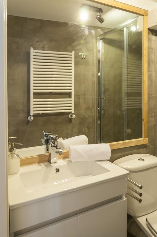 Contemporary Lisbon Apartment In Historical Chiado Esterno foto